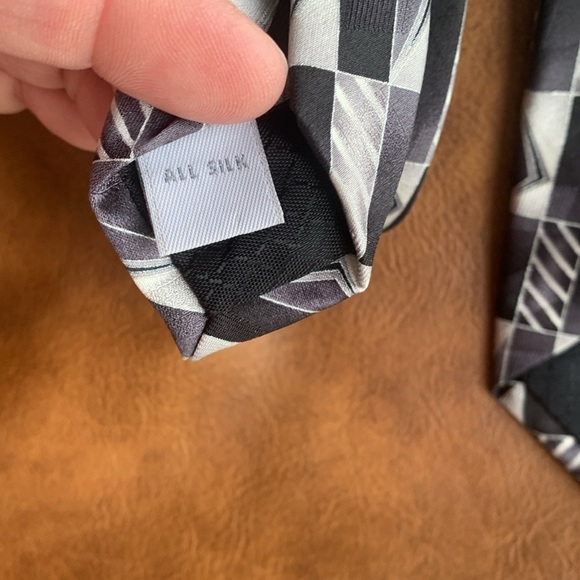 Pierre Cardin 100% silk Tie made in USA 57” EUC - Picture 5 of 8